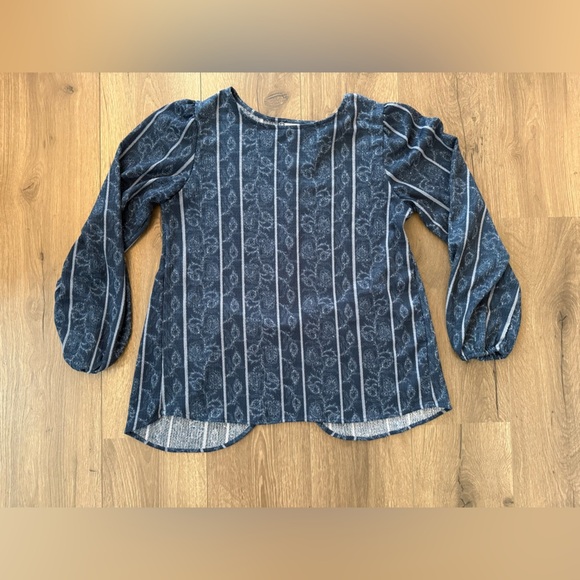 LuLaRoe Vivian Button Back Long Sleeve Blue Print Top Size Small - Picture 6 of 9